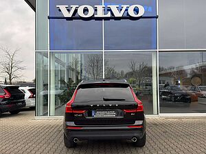 Volvo  B4 Momentum Pro FWD