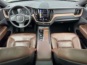 Volvo  B4 Momentum Pro FWD
