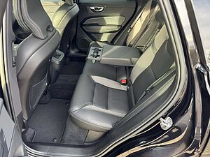 Volvo  B4d Plus Dark AWD