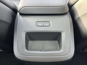 Volvo  B4d Plus Dark AWD