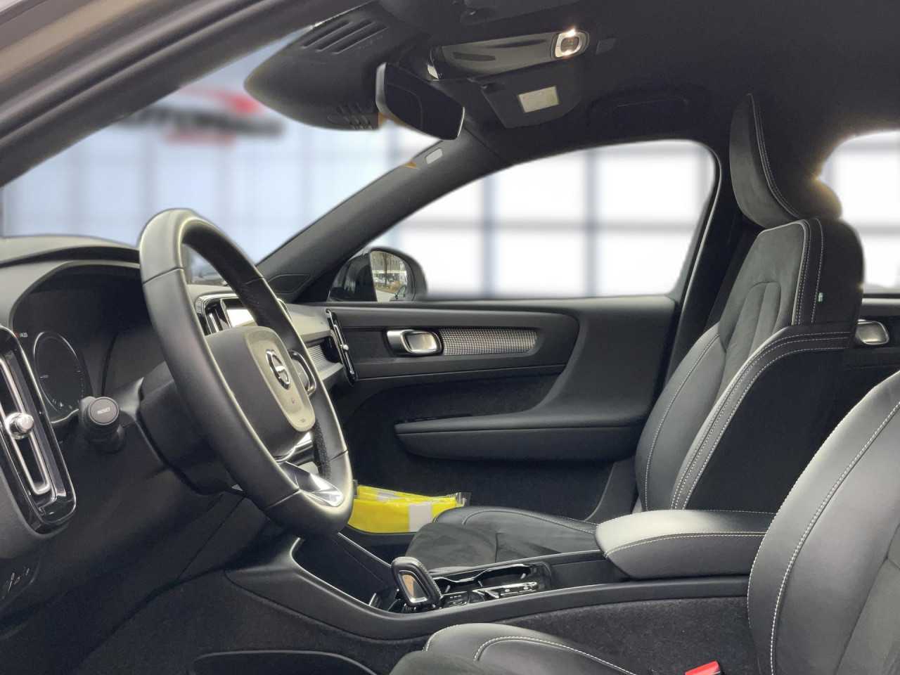 Volvo  XC40