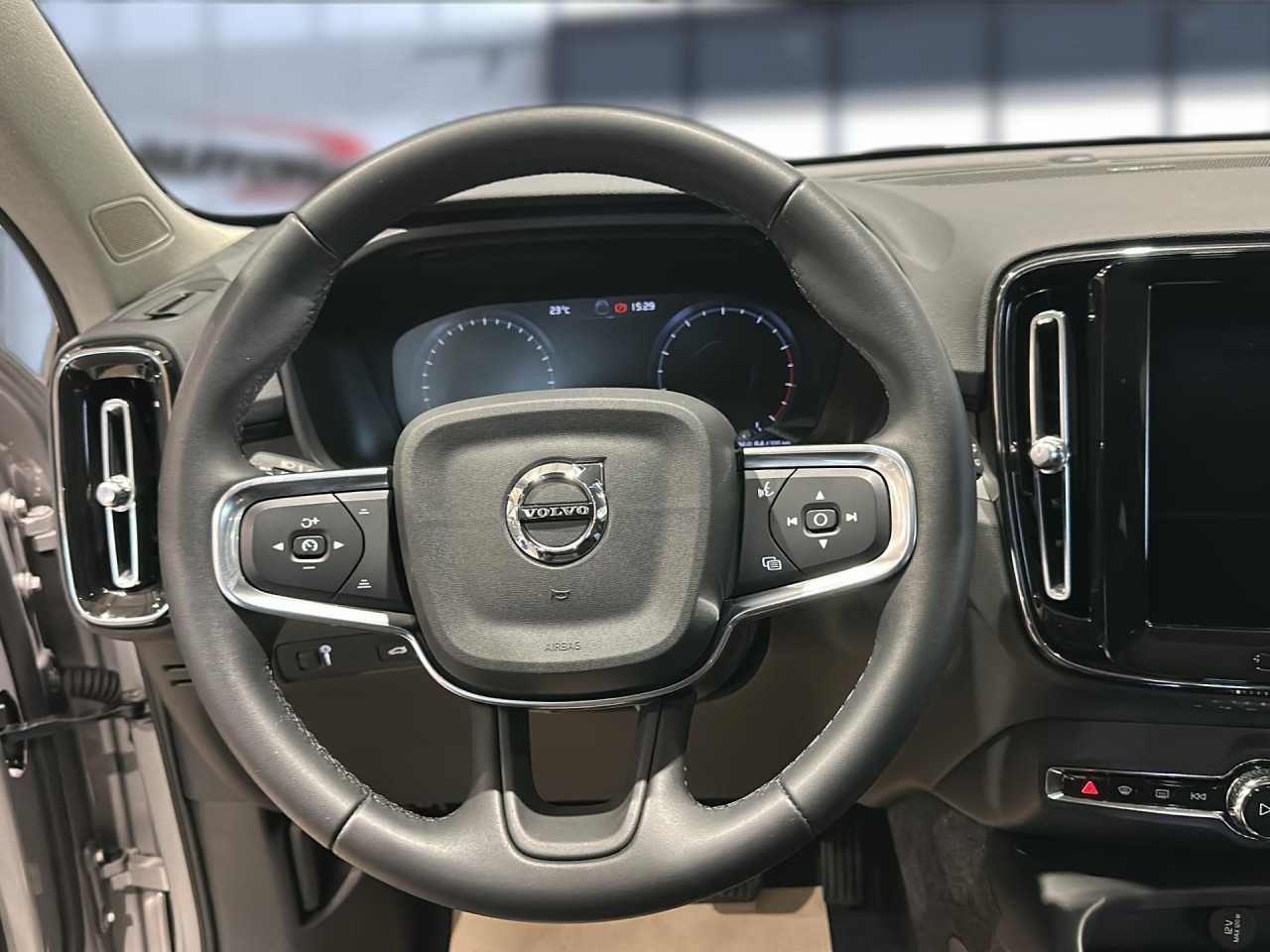 Volvo  XC40