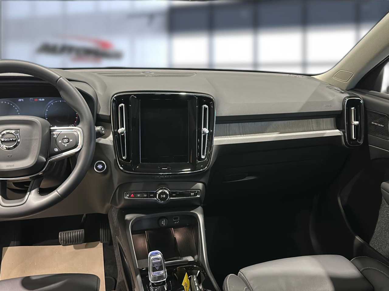 Volvo  XC40