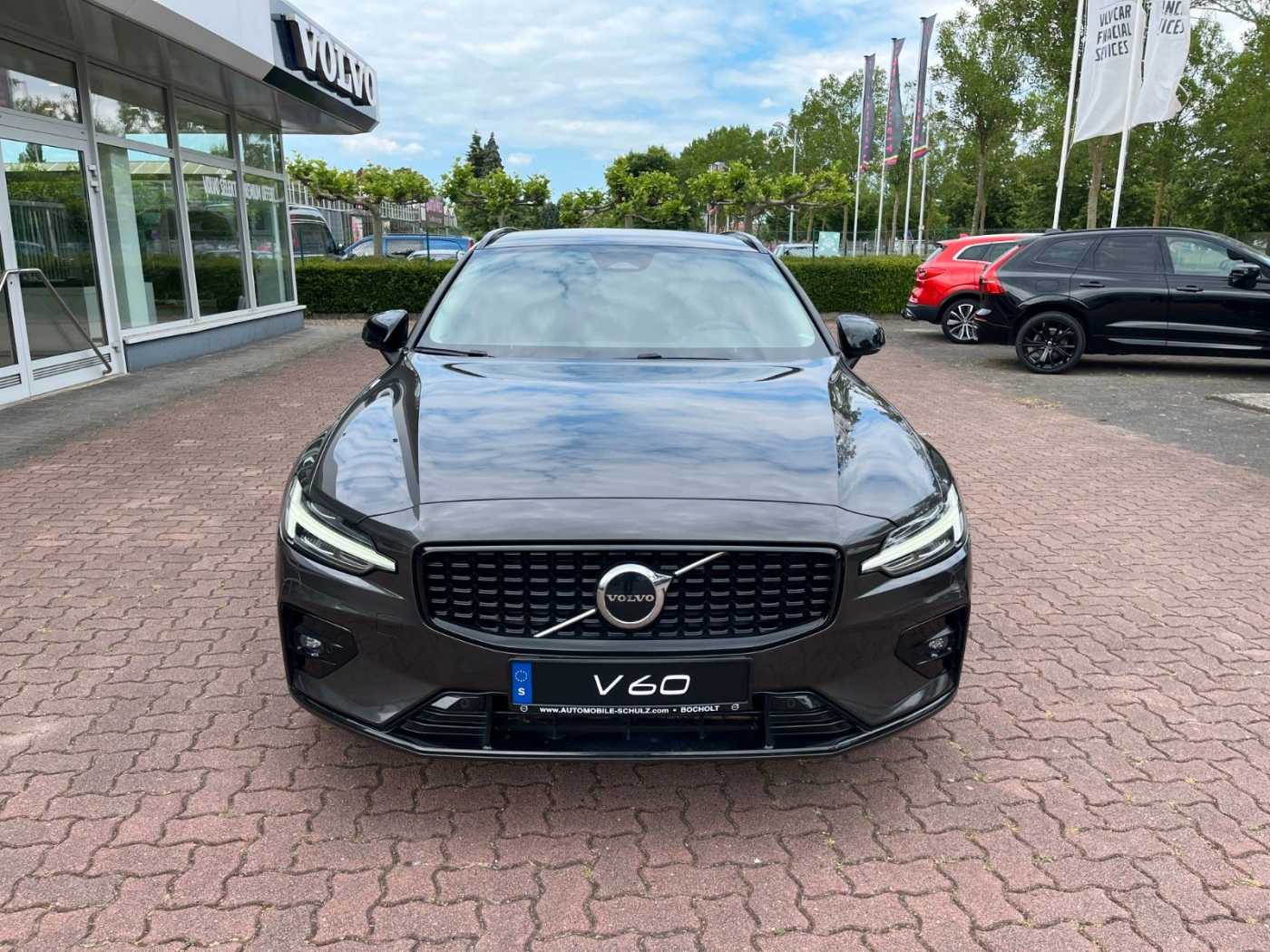 Volvo  B4 D Auto Plus Dark