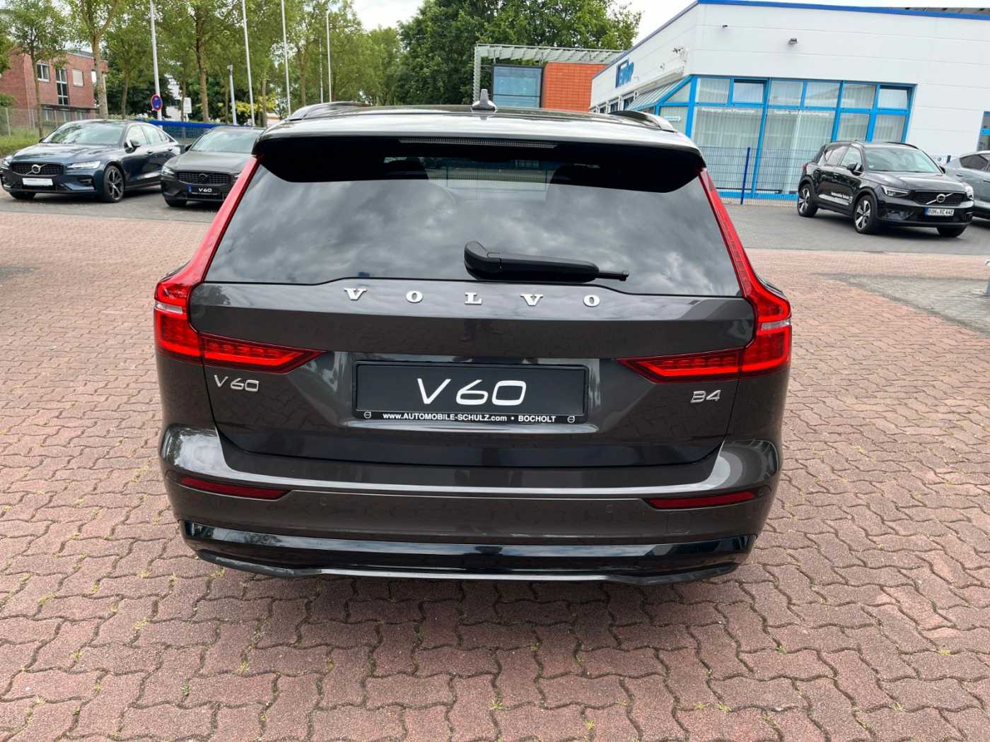Volvo  B4 D Auto Plus Dark