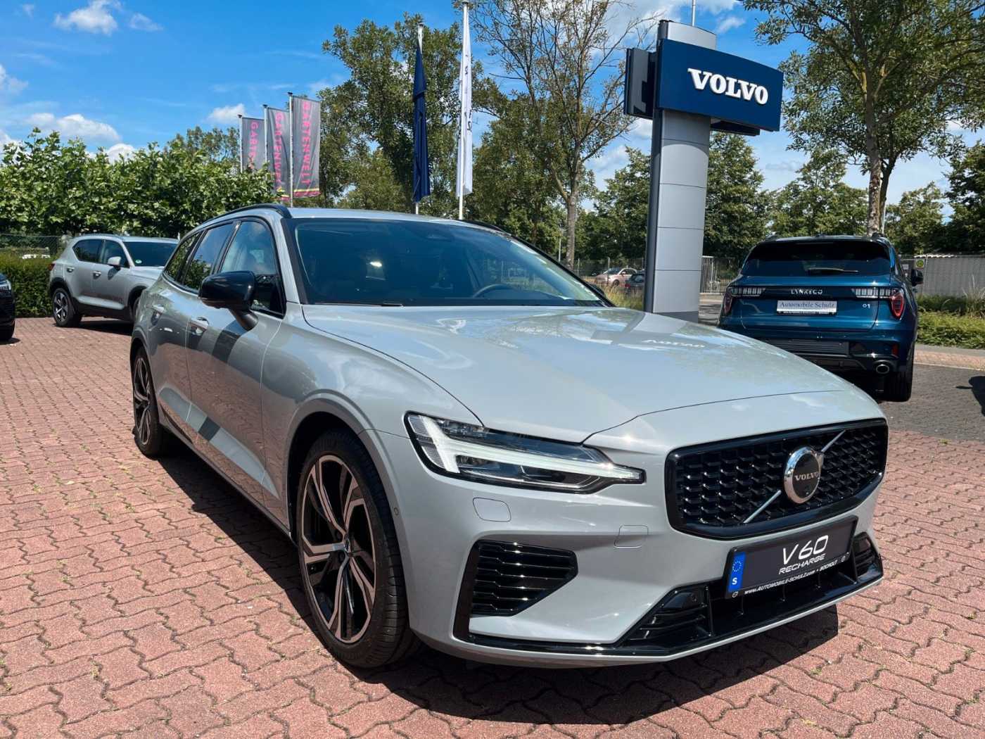 Volvo  T6 AWD Plug-in Hybrid Plus Dark Auto