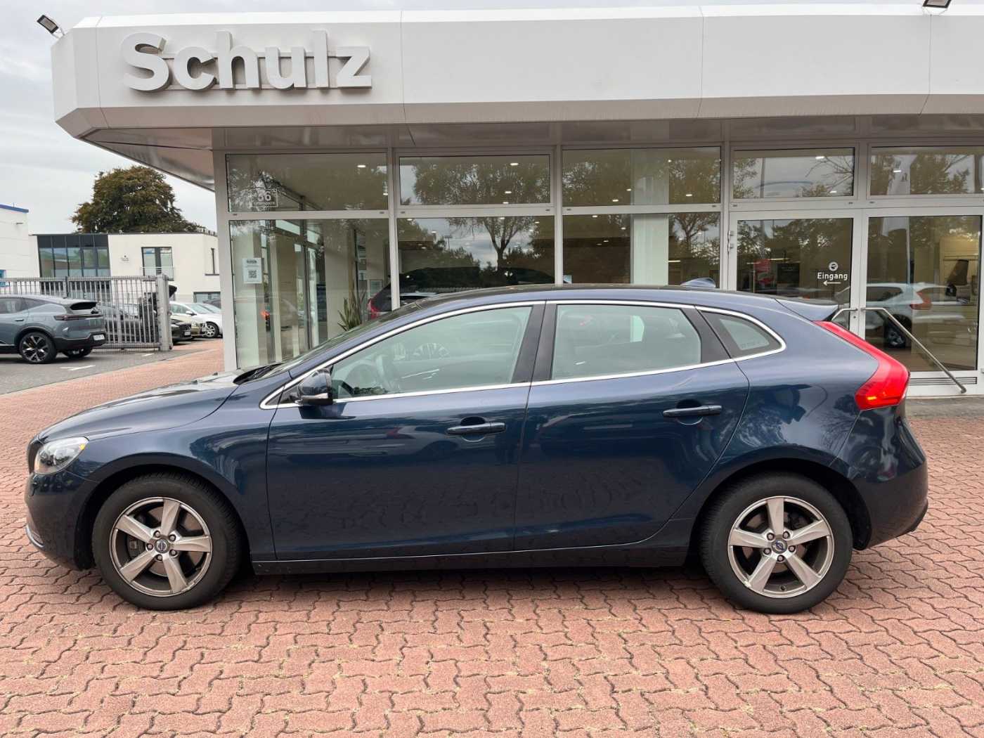 Volvo  D4 Momentum 5 Zylinder 177 PS