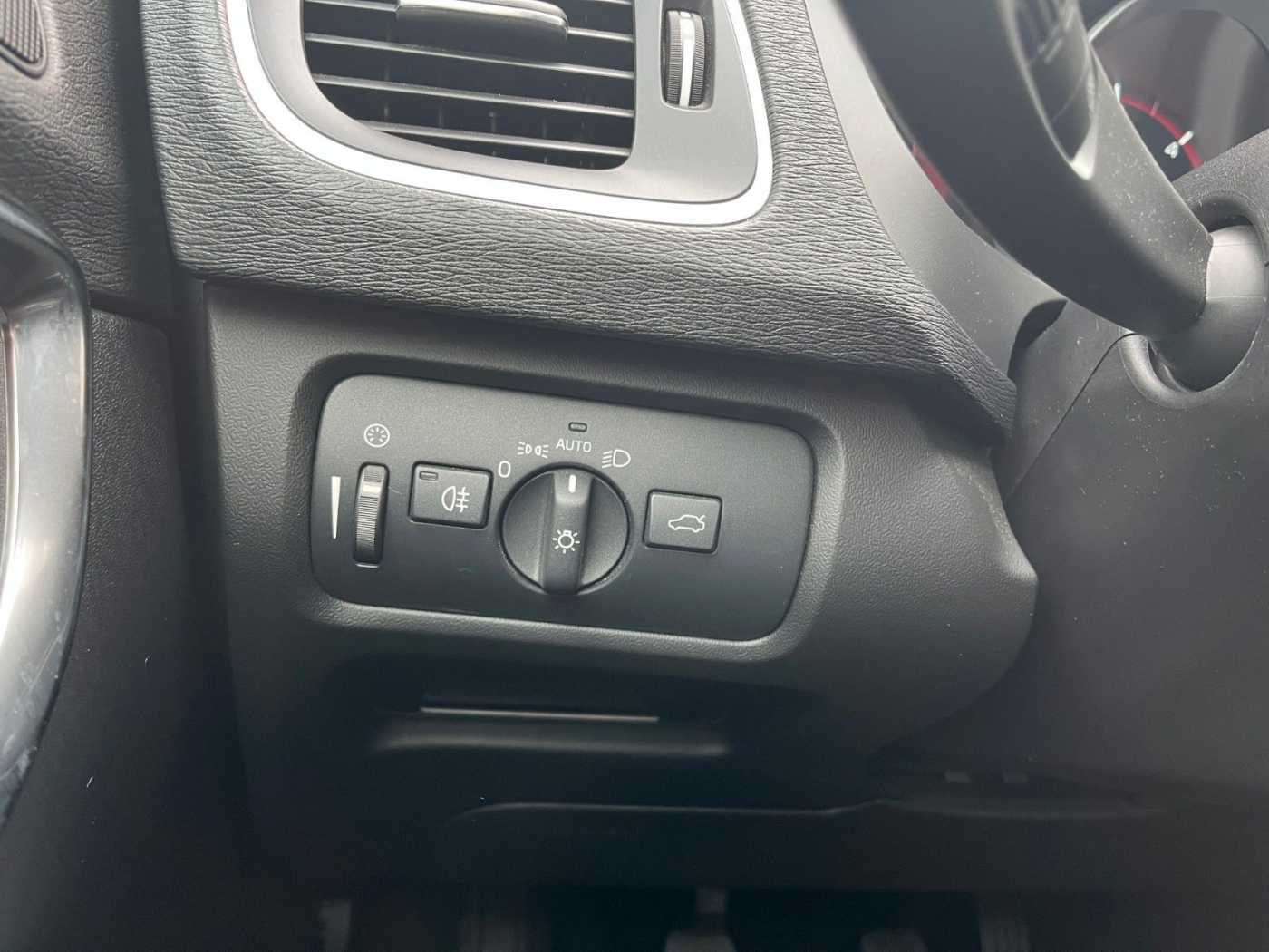 Volvo  D4 Momentum 5 Zylinder 177 PS