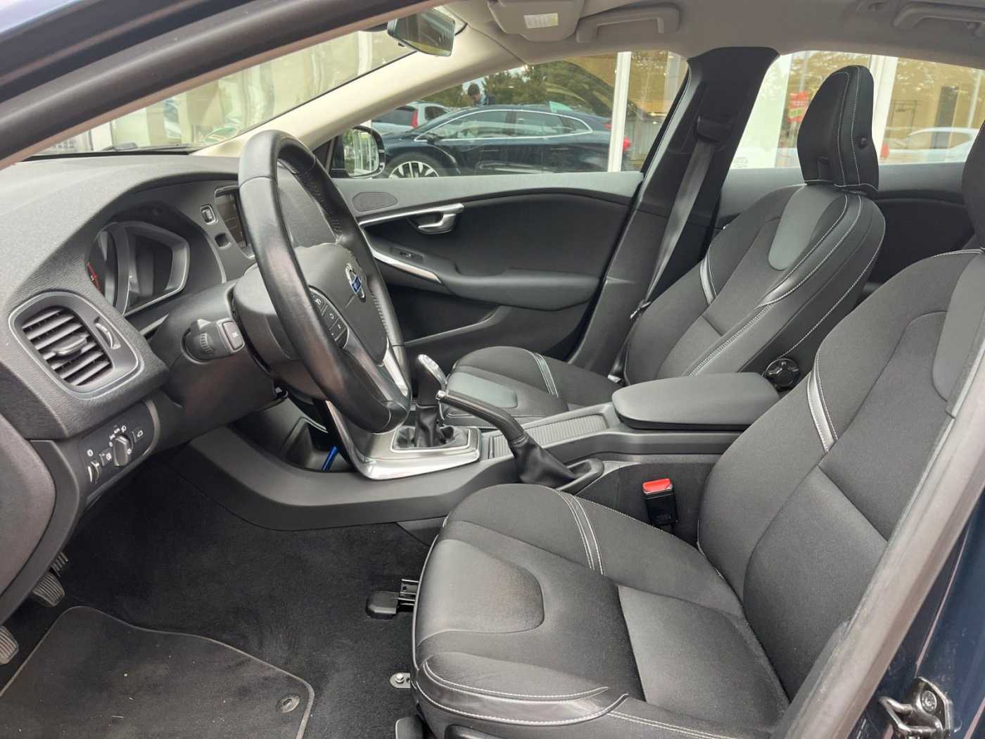 Volvo  D4 Momentum 5 Zylinder 177 PS