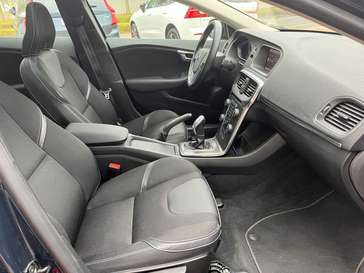 Volvo  D4 Momentum 5 Zylinder 177 PS