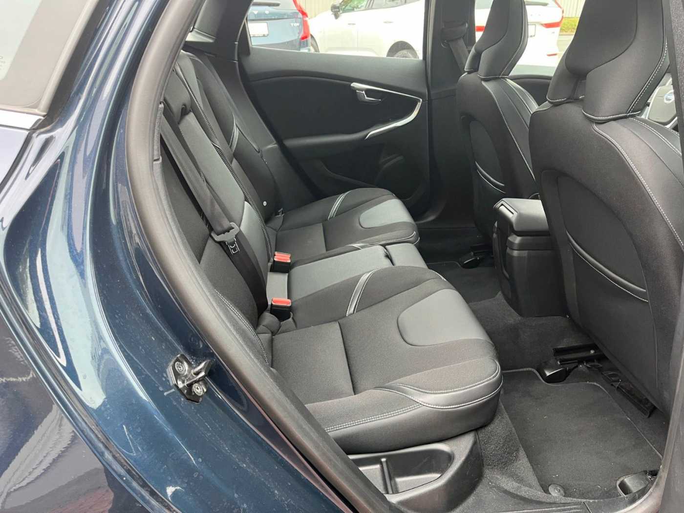Volvo  D4 Momentum 5 Zylinder 177 PS