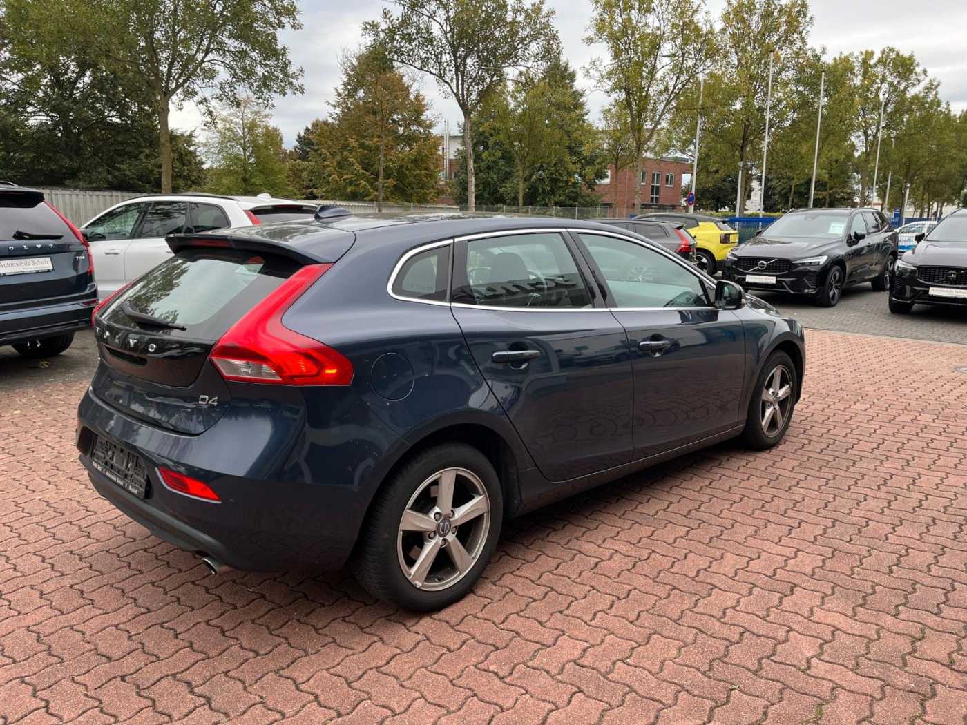 Volvo  D4 Momentum 5 Zylinder 177 PS