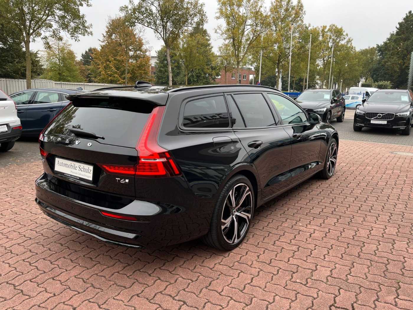 Volvo  T6 AWD Plug-in Hybrid Plus Dark Auto