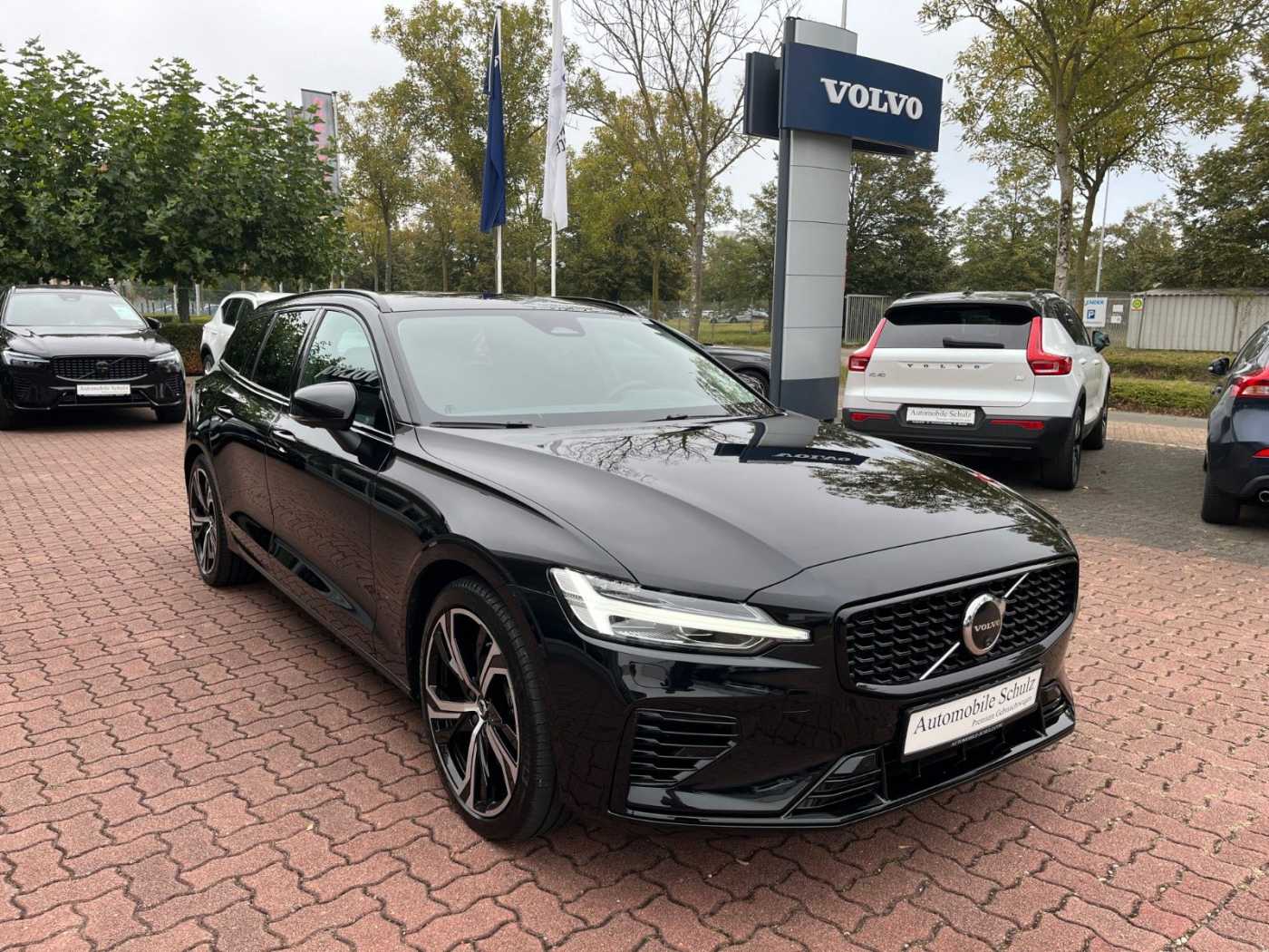 Volvo  T6 AWD Plug-in Hybrid Plus Dark Auto