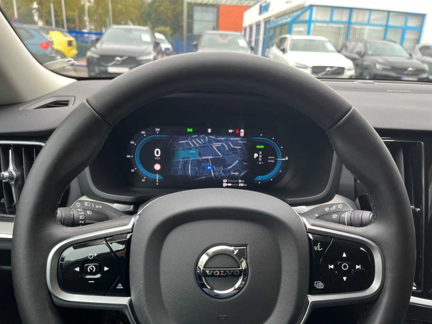 Volvo  T6 AWD Plug-in Hybrid Plus Dark Auto