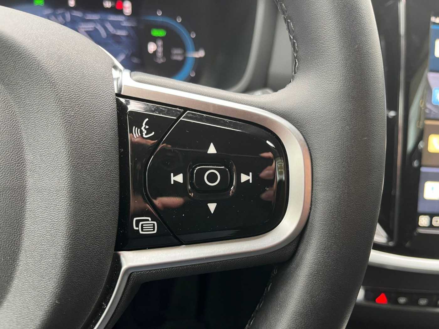 Volvo  T6 AWD Plug-in Hybrid Plus Dark Auto