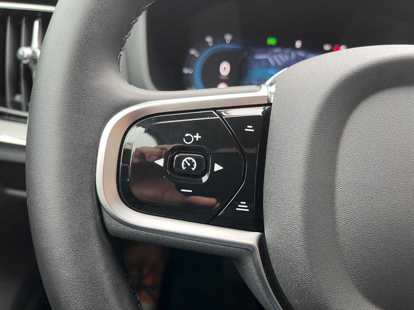 Volvo  T6 AWD Plug-in Hybrid Plus Dark Auto