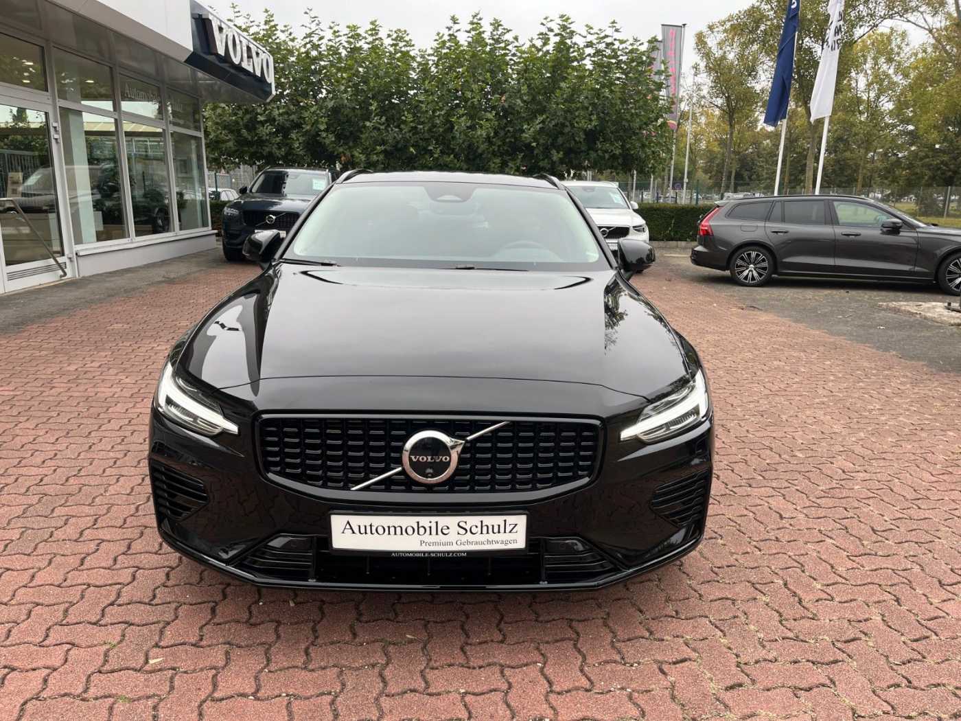Volvo  T6 AWD Plug-in Hybrid Plus Dark Auto