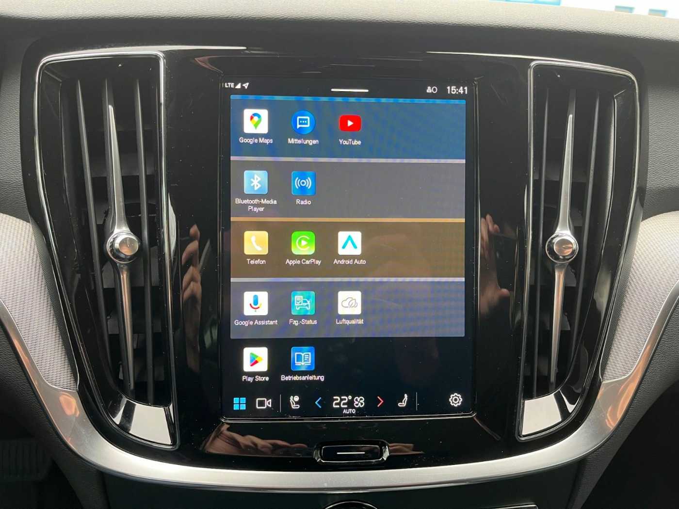 Volvo  T6 AWD Plug-in Hybrid Plus Dark Auto