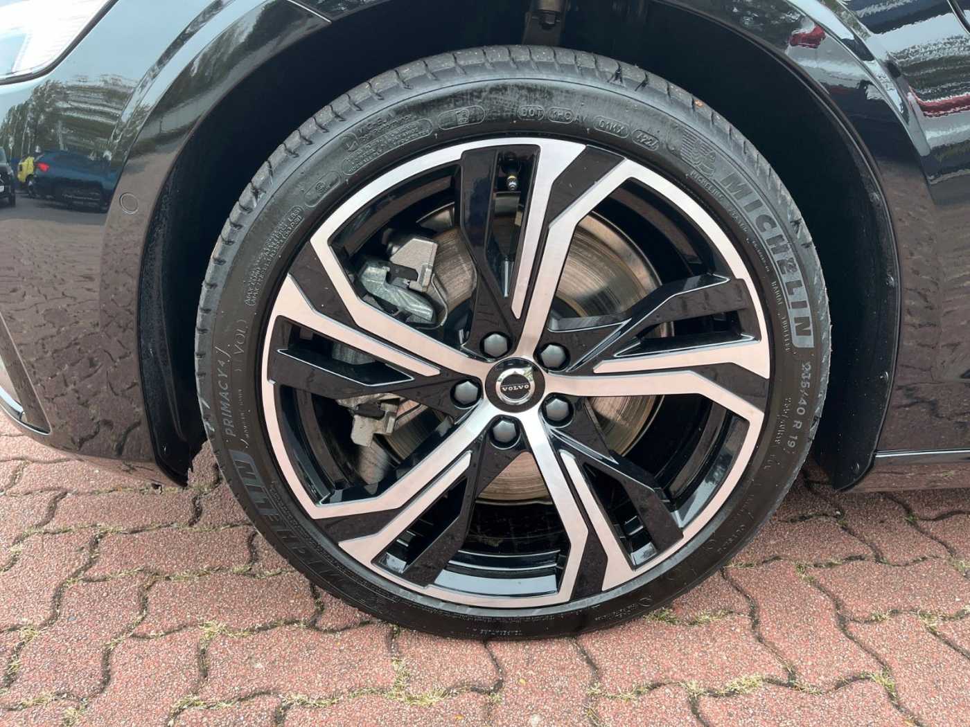 Volvo  T6 AWD Plug-in Hybrid Plus Dark Auto