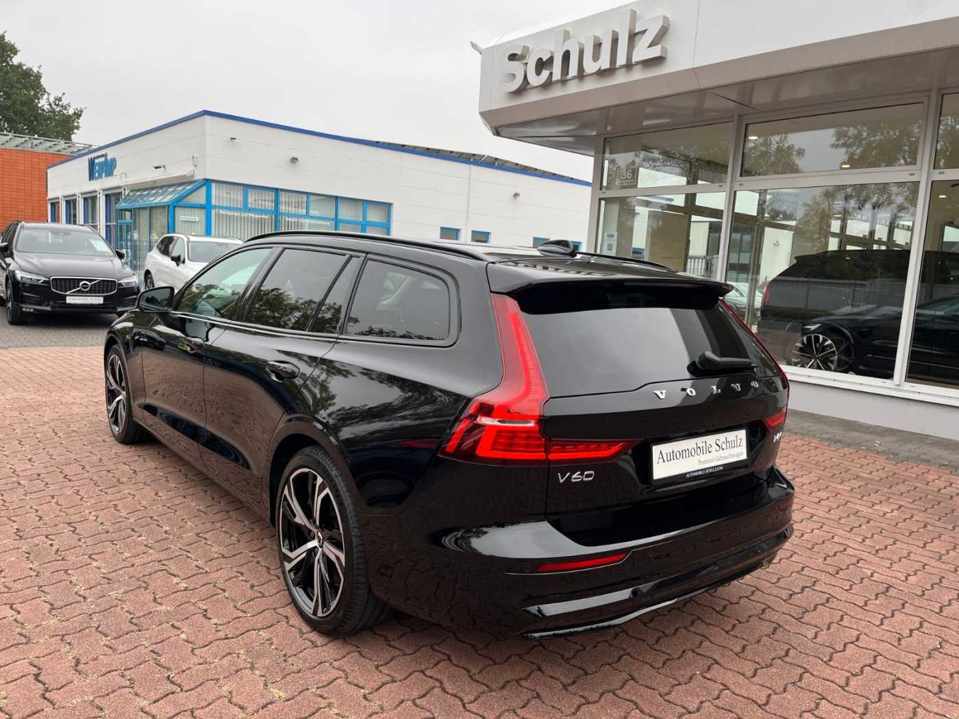 Volvo  T6 AWD Plug-in Hybrid Plus Dark Auto
