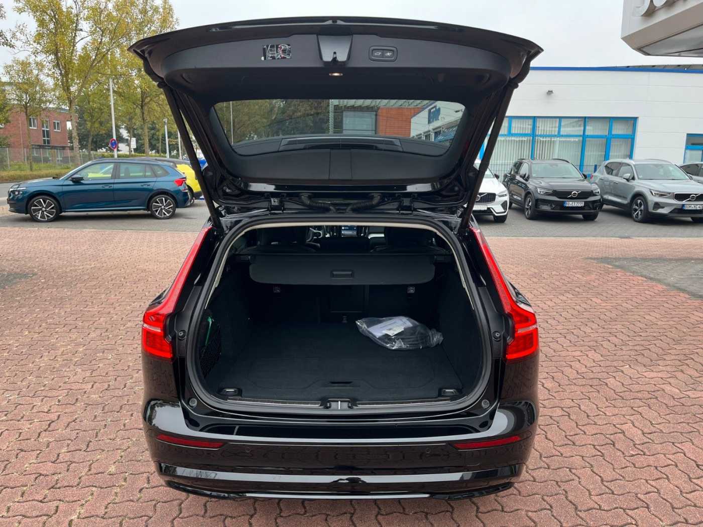 Volvo  T6 AWD Plug-in Hybrid Plus Dark Auto
