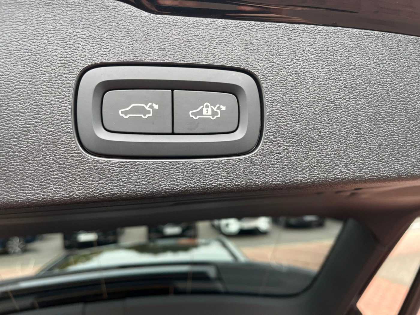 Volvo  T6 AWD Plug-in Hybrid Plus Dark Auto