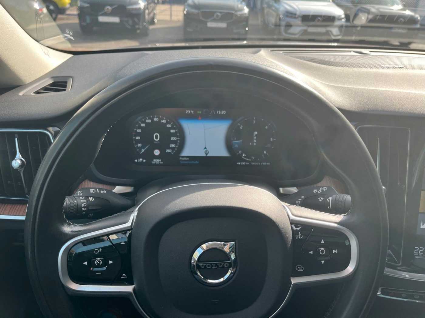 Volvo  D4 Geartronic Momentum