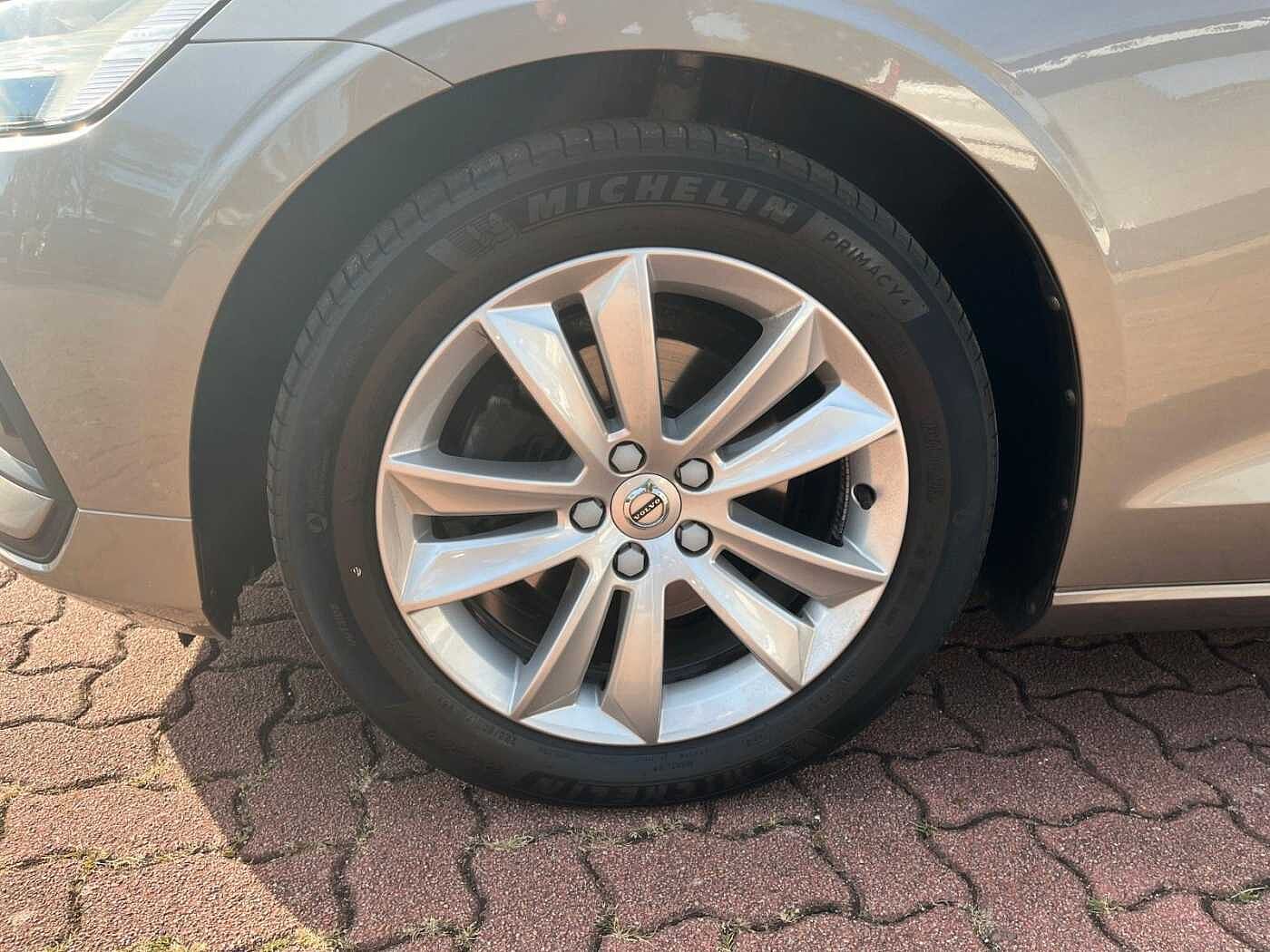 Volvo  D4 Geartronic Momentum