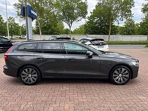 Volvo  B4 D Auto Plus Dark