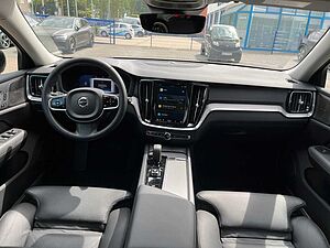 Volvo  B4 D Auto Plus Dark