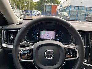 Volvo  B4 D Auto Plus Dark