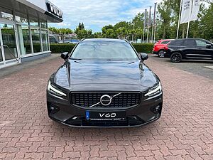 Volvo  B4 D Auto Plus Dark