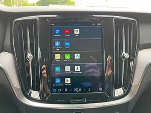Volvo  B4 D Auto Plus Dark