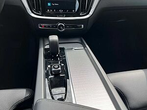 Volvo  B4 D Auto Plus Dark