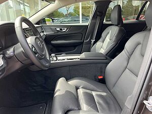 Volvo  B4 D Auto Plus Dark
