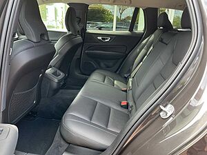 Volvo  B4 D Auto Plus Dark