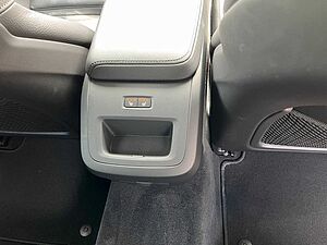 Volvo  B4 D Auto Plus Dark