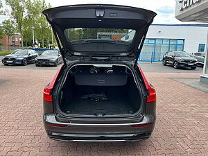 Volvo  B4 D Auto Plus Dark