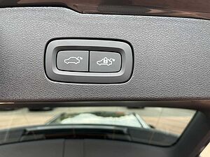 Volvo  B4 D Auto Plus Dark
