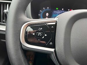 Volvo  T6 AWD Plug-in Hybrid Plus Dark Auto