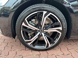 Volvo  T6 AWD Plug-in Hybrid Plus Dark Auto