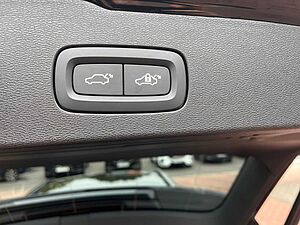 Volvo  T6 AWD Plug-in Hybrid Plus Dark Auto