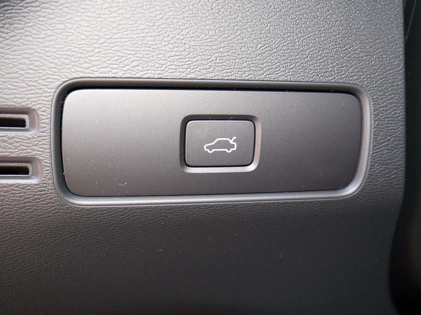 Volvo  Recharge Single Motor Ultimate LED PANO