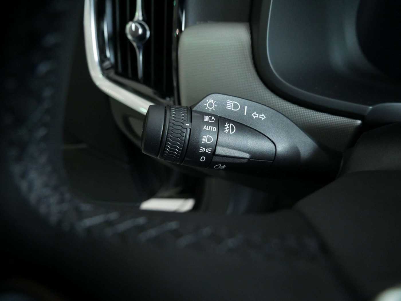 Volvo  B4 Plus Bright SHZ LEDER KAMERA NAVI LED