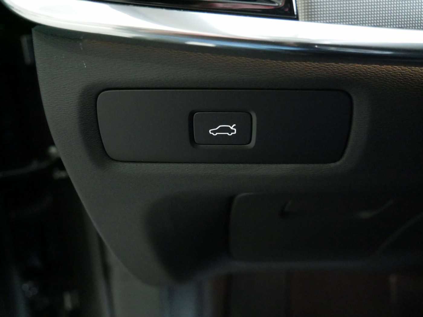 Volvo  B4 Plus Bright SHZ LEDER KAMERA NAVI LED