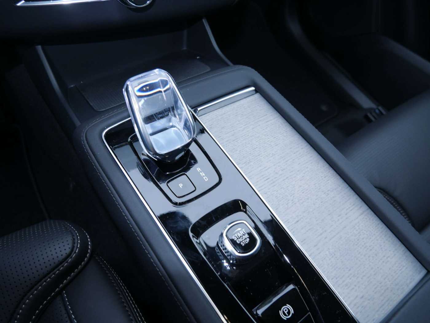 Volvo  T8 Ultra Dark Recharge AWD 360° 7-SITZER
