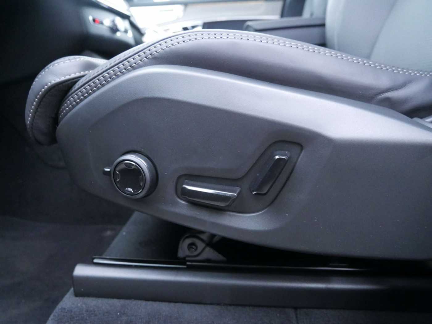 Volvo  T8 Ultra Dark Recharge AWD 360° 7-SITZER