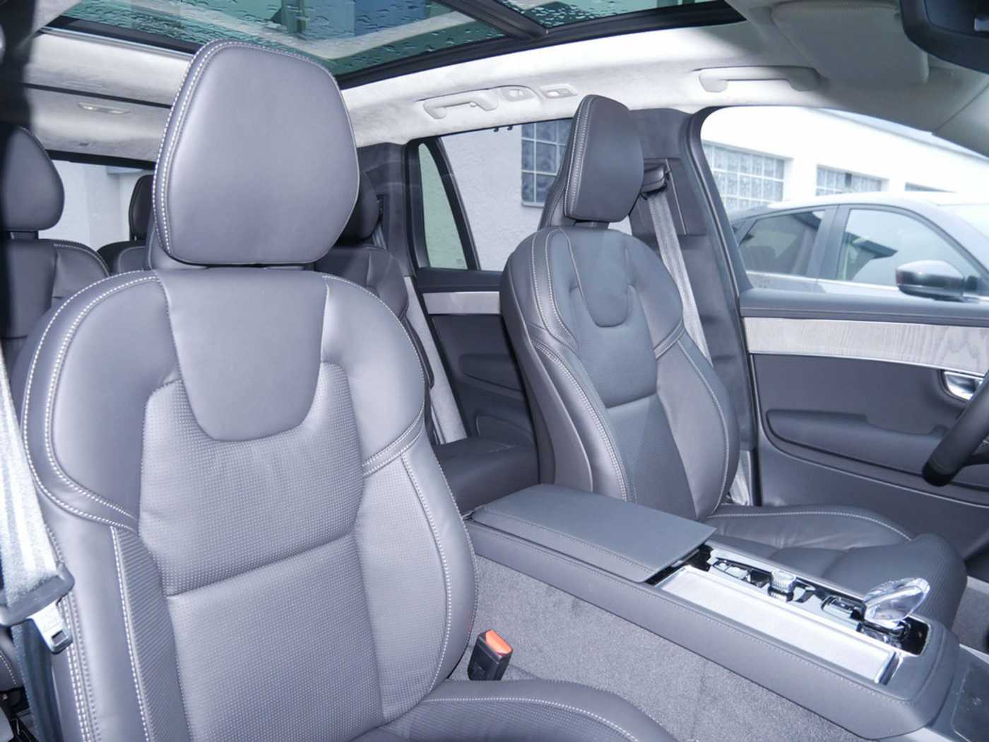 Volvo  T8 Ultra Dark Recharge AWD 360° 7-SITZER