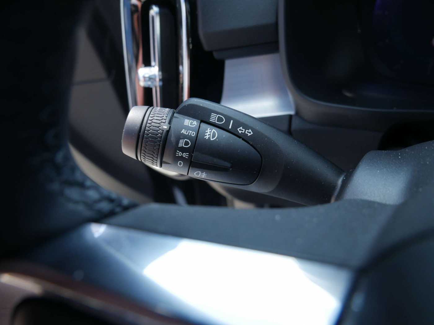 Volvo  B4 Plus Dark SHZ KAMERA H/K NAVI ACC LED